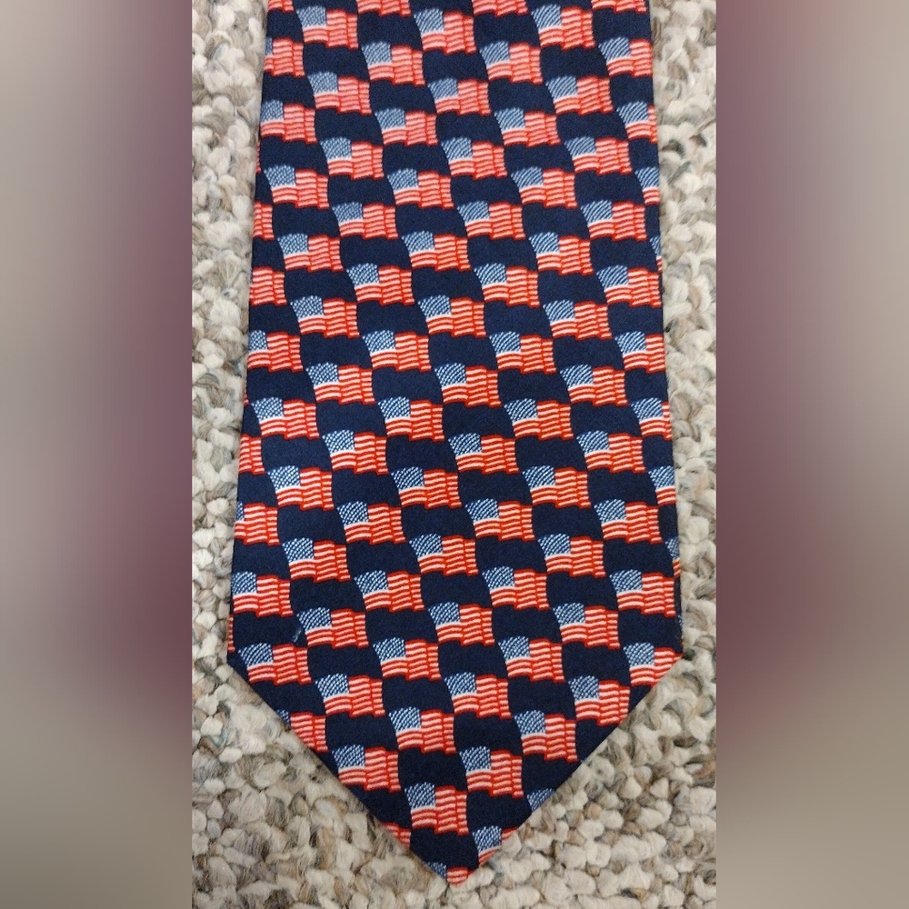 American Traditions Men's Necktie, Black With US Flag Emblems Made In USA, Silk